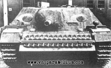 Jagdpanzer IV, оснащенный Rundumfeuer Maschinegewehr, то есть дополнитель¬ным дистанционно управляемым пулеметом MG 42 на крыше рубки.