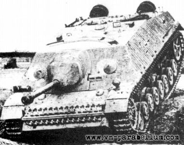 Jagpanzer IV ранней серии с модифици¬рованной маской пушки, запасными тра¬ками на лобовой броне и обмазанный циммеритом