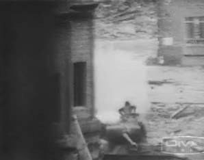 видео танкового боя Пантеры с Першингом в Кёльне, 1945